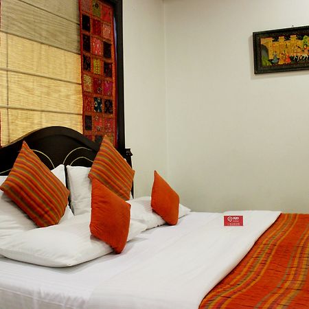 Oyo Premium Rajouri Garden Janta Market Yeni Delhi Dış mekan fotoğraf